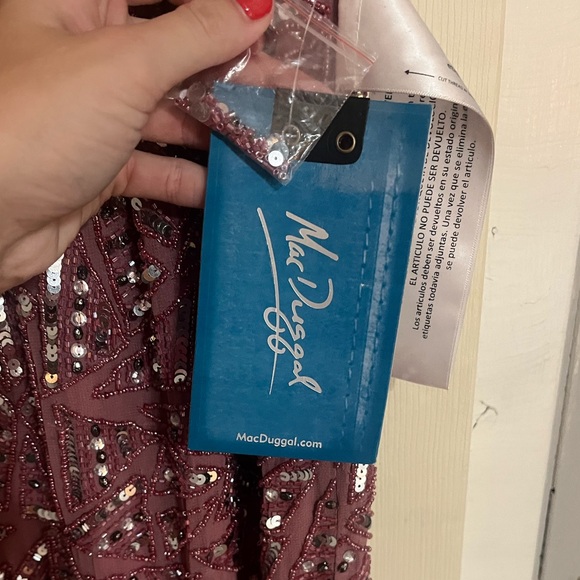 Max Duggal cocktail dress. So pretty and flattering on. Size 4. - Picture 4 of 6